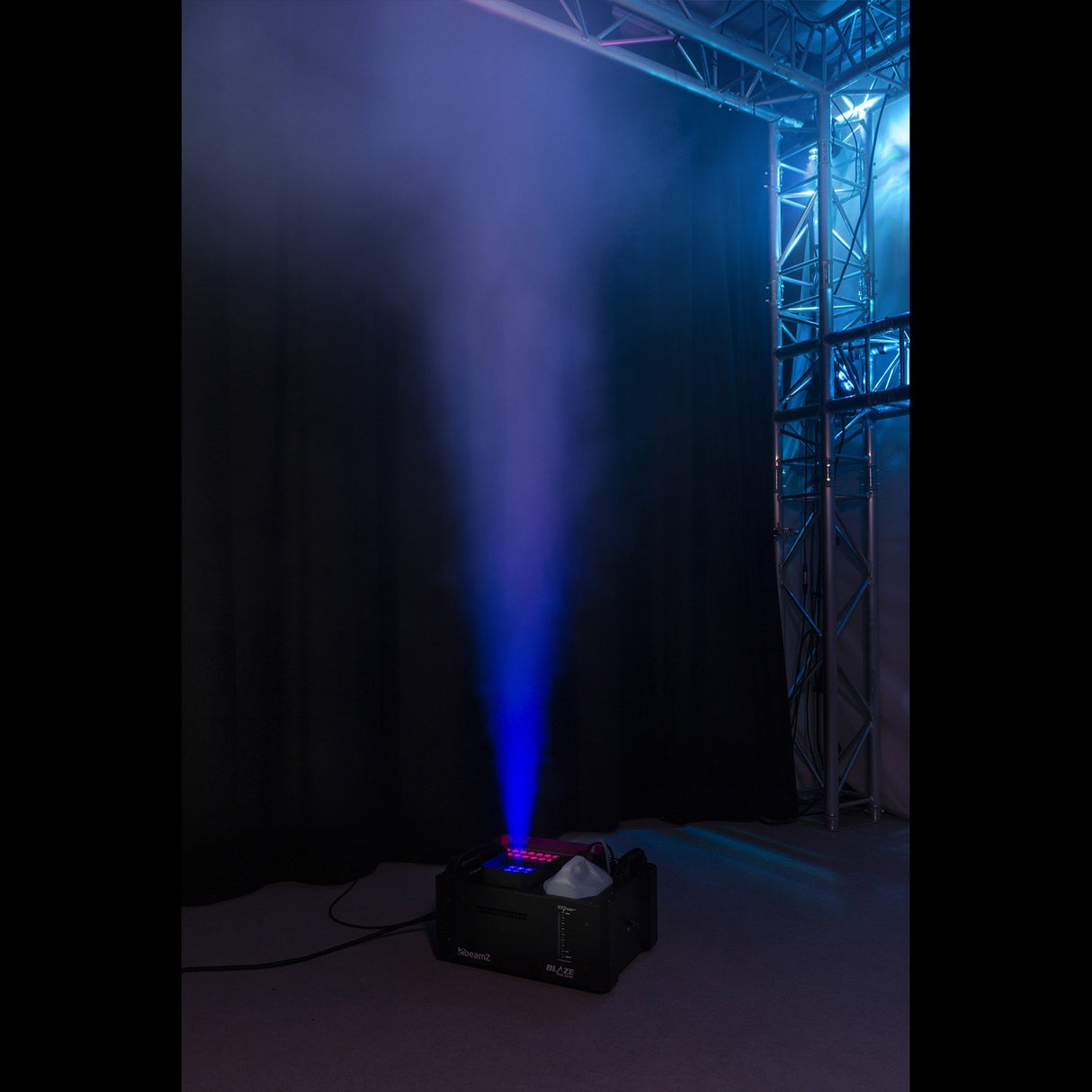 beamZ Blaze 2200 Rookmachine – 2200W met 48x RGBA LED’s, DMX, 3500ml Tank & Direct Stop