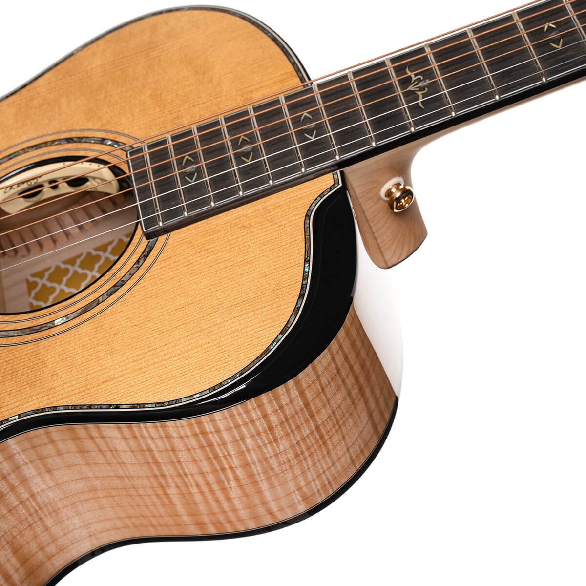 Cort Gold-Passion – Massief Flamed Maple, Engelmann Spruce & L.R. Baggs Anthem