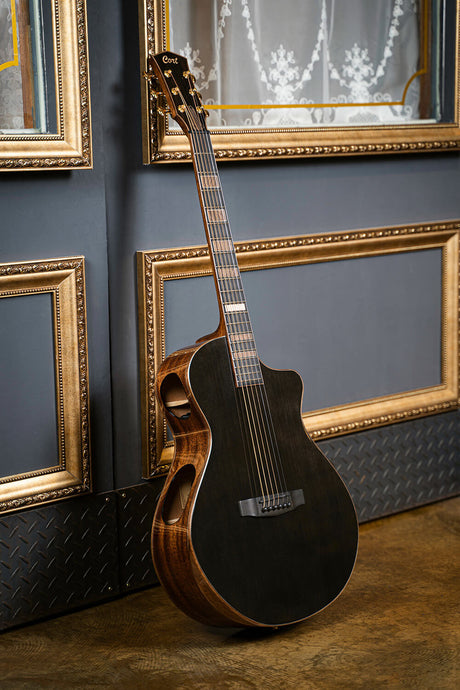 Cort Modern Black Masterpiece – Massieve Europese Spar, Mahonie & Dual Sound Ports
